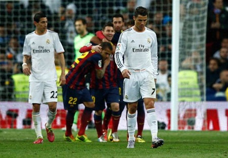 C.Ronaldo nhận sự đả kích dữ dội từ Barcelona