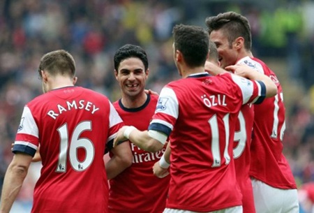 Cầu thủ này cười toe toét sau bàn thắng của Ramsey