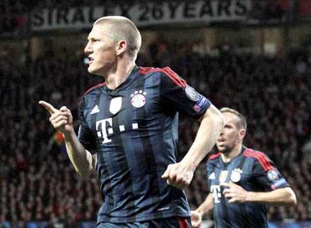 Đội hình tiêu biểu lượt đi tứ kết Champions League - 2 Nếu không
có thẻ đỏ, Schweinsteiger đã trải qua trận đấu hoàn hảo