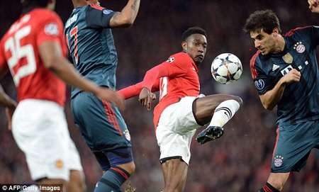 MU đã bị tước một bàn thắng trước Bayern? - 1 Trọng tài cho rằng Welbeck đã cao chân với Javi Martinez