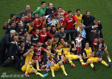 Atletico Madrid từ chối nhận cúp vô địch vì bị… coi thường - 1 Atletico chưa nhận được cúp sau trận “chung
kết” ở Nou Camp