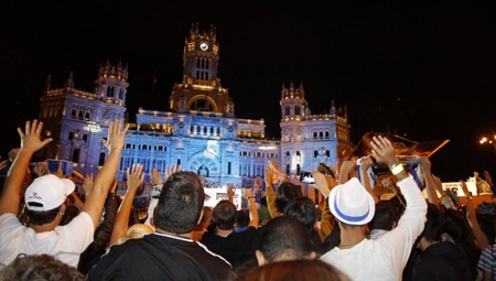 Thành Madrid “rực cháy” chào đón những người hùng - 9 Những CĐV cháy hết mình vì đội bóng