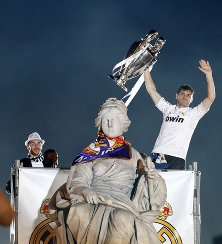 Thành Madrid “rực cháy” chào đón những người hùng - 12 Những CĐV cháy hết mình vì đội bóng