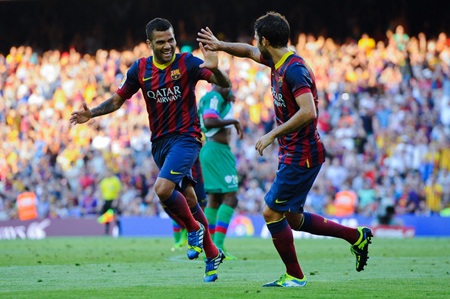 Rao bán 3 cầu thủ, Barcelona muốn thu 80 triệu euro - 1 Fabregas, Alves nằm trong danh sách thanh lý của Barcelona