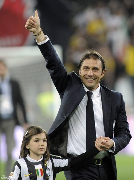 Juventus vỡ òa trong ngày vô địch Serie A - 5 HLV Conte bên con gái