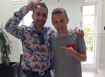 Modric “xuống tóc”, Carvajal nhuộm râu mừng Decima - 1 Modric bẽn lẽn khoe tóc mới