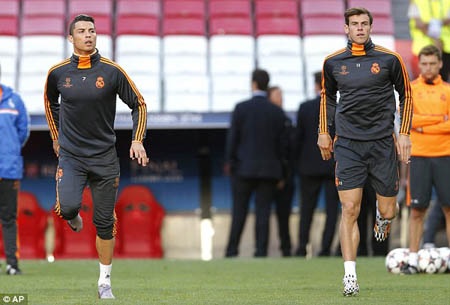 C.Ronaldo cười tươi hết cỡ trước trận sinh tử - 3 Bộ đôi họng pháo của Real, Ronaldo và Bale