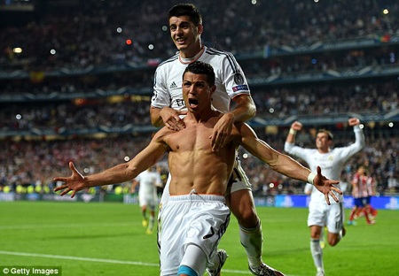 C.Ronaldo “phát điên” vì chức vô địch của Real - 1 C.Ronaldo vỡ
òa trong hạnh phúc