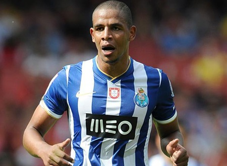 Man City chính thức chiêu mộ thành công Fernando - 1 Man City
chính thức có được Fernando