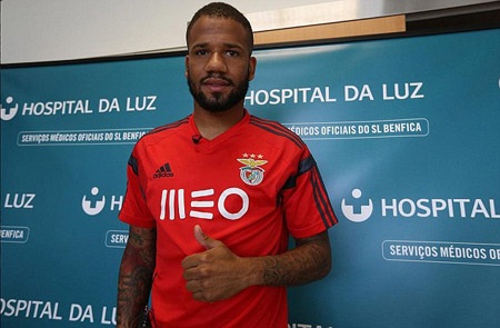 MU bán đứt “sao xịt” Bebe với giá bèo - 1 Bebe ra mắt
CLB Benfica