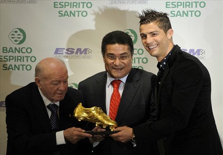 Thế giới bóng đá chia tay tới huyền thoại Di Stefano - 1 Cả thế giới
bóng đá tiễnĠđưa Di Stefano