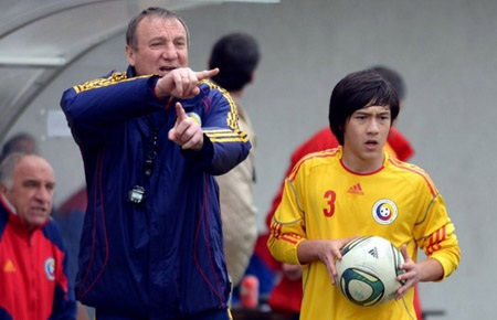 Cầu thủ gốc Việt đầu tiên thi đấu ở Champions League - 1 Florentin Phạm Huy TiếŮ
là tài năng trẻ gốc Việt đầy triển vọng