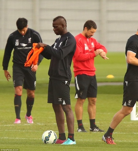 Balotelli lạiĠgặp vấn đề với áo tập