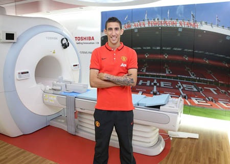 Chùm ảnh: Di Maria rạng rỡ trong lễ ra mắt MU - 5 Di Maria tới
thăm sân tập Carrington