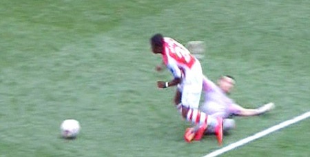 Điểm phạm lỗi của thủ thành Subasic trong vòng cấm