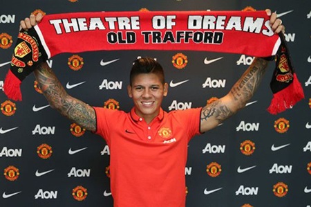 HLV Van
Gaal rất cần sự đa năng của cầu thủ này
