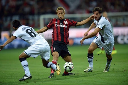 Inter thắng 7-0, AC Milan rượt đuổi trong trận cầu 9 bàn - 2 AC Milan và Parma cống hiến cho khán giả trận cầu 9 bàn thắng