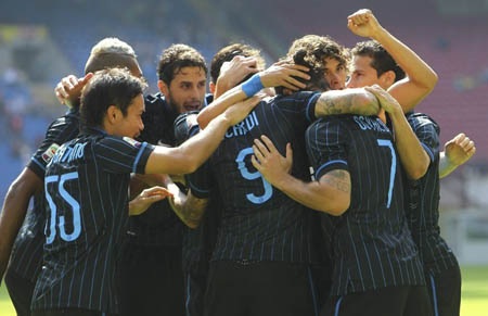 Inter thắng 7-0, AC Milan rượt đuổi trong trận cầu 9 bàn - 1 Inter đại thắng Sassuolo 7-0