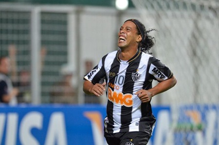 Ronaldinho chính thức tìm được bến đỗ mới ở Mexico - 1 Ronaldinho chính thức đầu quân cho Queretaro