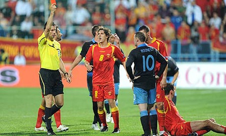 Đây không phải là lần đầu tiên, Rooney bị đuổi như vậy