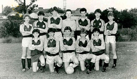 Thời “quần đùi áo số” của các HLV Premier League ra sao? - 6 Brendan Rodgers (đứng ngoài cùng bên trái) cũng chia tay sự nghiệp đỉnh cao từ sớm