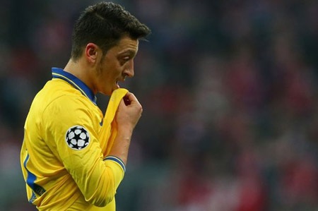 Arsenal đã làm hại Mesut Ozil? - 2 Sự yếu kém của bộ phận y tế, thể lực của Arsenal đang làm hại Mesut Ozil