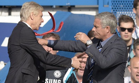 Wenger đã không giữ nổi bình tĩnh trước Mourinho
