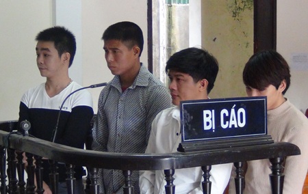 4 bị cáo Điền, Lưu, Hòa và Việt Anh tại phiên tòa phúc thẩm.