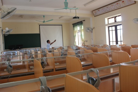 Sở GD-ĐT Nghệ An bị “tố” vi phạm Luật Đấu thầu - 1 Một phòng học chuyên dụng do Sở GD-ĐT Nghệ An đầu tư năm 2013.