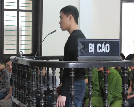 Mâu thuẫn với con, chém chết bố - 3 Đại diện người bị hại tranh luận tại phiên tòa.