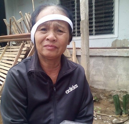 Nước mắt người mẹ có con trai dính nghi án đánh bố tử vong - 2 Bà Phạm Thị Tâm: Sự việc chưa ngã ngũ, xin đừng nghĩ oan cho thằng Chung.