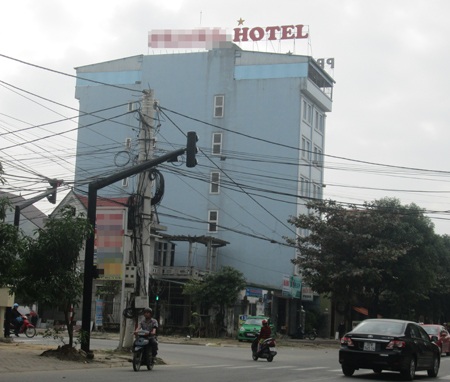 Không xin được việc, cử nhân đại học đi môi giới bán dâm - 2 Nguyễn Thị Hoài tại cơ quan điều tra Công an Tp Vinh.