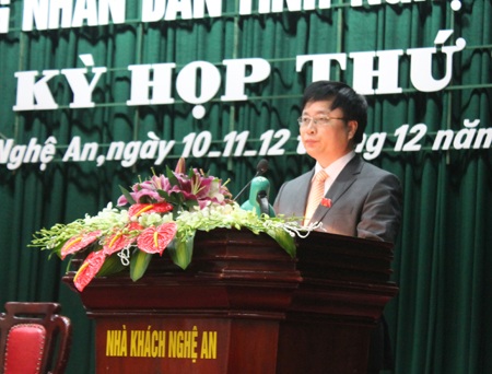"Để xảy ra tai biến là thất bại trong điều trị" - 1 Ông Bùi Đình Long - Giám đốc Sở Y tế Nghệ An trả lời chất vấn các đại biểu.