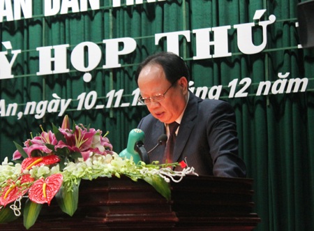 GĐ Sở Kế hoạch - Đầu tư Nghệ An nhận ít phiếu tín nhiệm cao nhất - 3 Các đại biểu biểu quyết thông qua kết quả bỏ phiếu tín nhiệm.