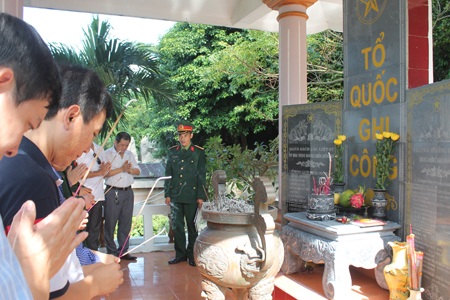 Xanh trong Đảo Mắt - 4 9 người con đã ngã xuống trong cuộc chiến giữ đảo.