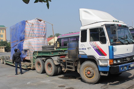 Chưa xử lý được xe chở biến áp "khủng" vì chủ xe “mất tích” - 1 Chưa xử lý được xe chở biến áp khủng vì chủ xe “mất tích”