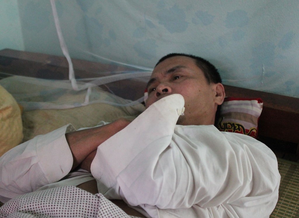 Cha và con cùng nằm một chỗ vì "người ngã, kẻ bệnh tật" - 2 Cha và con cùng nằm một chỗ vì người ngã, kẻ bệnh tật