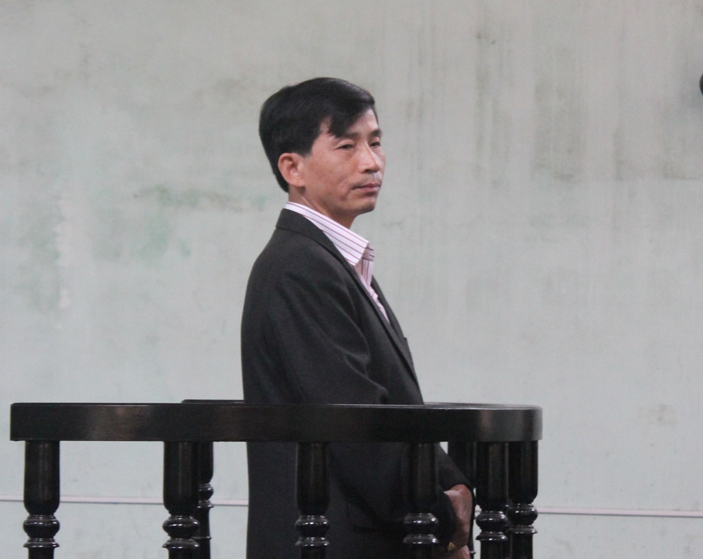 “Ăn” tiền hỗ trợ hộ nghèo, nguyên kế toán xã lĩnh án - 2 La Đức Mậu - nguyên kế toán UBND xã Lục Dạ (Con Cuông, Nghệ An).