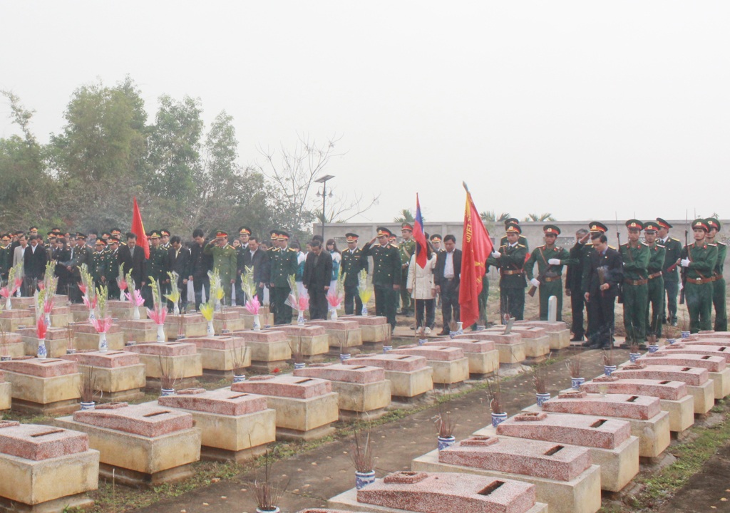 An táng 48 liệt sĩ quân tình nguyện Việt Nam hy sinh tại Lào - 1 An táng 48 liệt sĩ quân tình nguyện Việt Nam hy sinh tại Lào