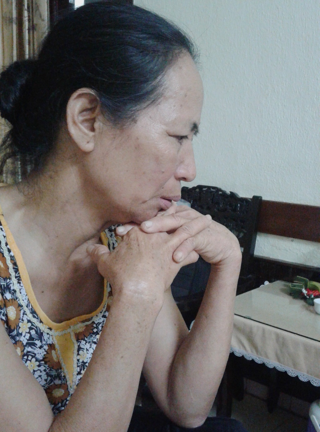 Chuyện người em gái đi tìm mộ 3 anh trai liệt sỹ - 5 Nhưng biết anh nằm ở đâu giữa những phần mộ chưa biết tên này?