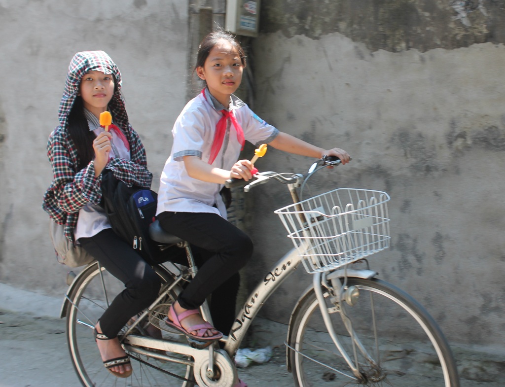 Bải hoải, vật vã với nắng nóng đầu hè - 18 Trong tiết trời nắng nóng này, kem là thứ giải nhiệt tốt nhất.