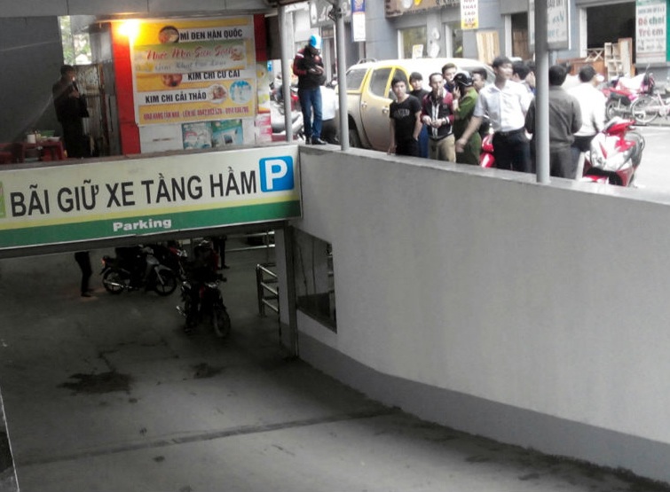 Vụ ngã xuống tầng hầm cao ốc: Lắp thêm lan can bảo vệ - 1 Vụ ngã xuống tầng hầm cao ốc: Lắp thêm lan can bảo vệ