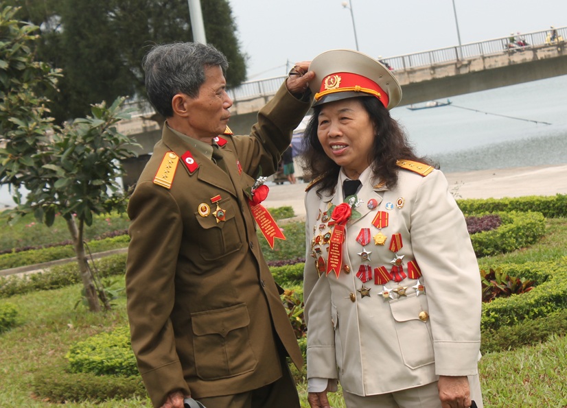Đám cưới giữa chiến khu Trị - Thiên - 4 Sau hơn 40 năm, tình yêu được ươm mầm trong chiến tranh vẫn bền chặt, son sắt.