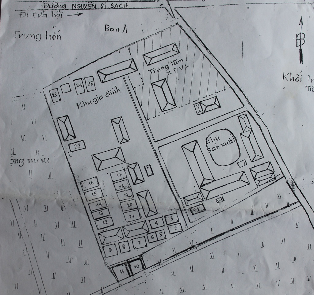 24 gia đình quân nhân và giấc mơ “mảnh đất cắm dùi” - 4 Ý kiến của lãnh đạo xí nghiệp và Quân khu 4 về việc cho các hộ dân mượn đất làm nhà vào năm 1991.