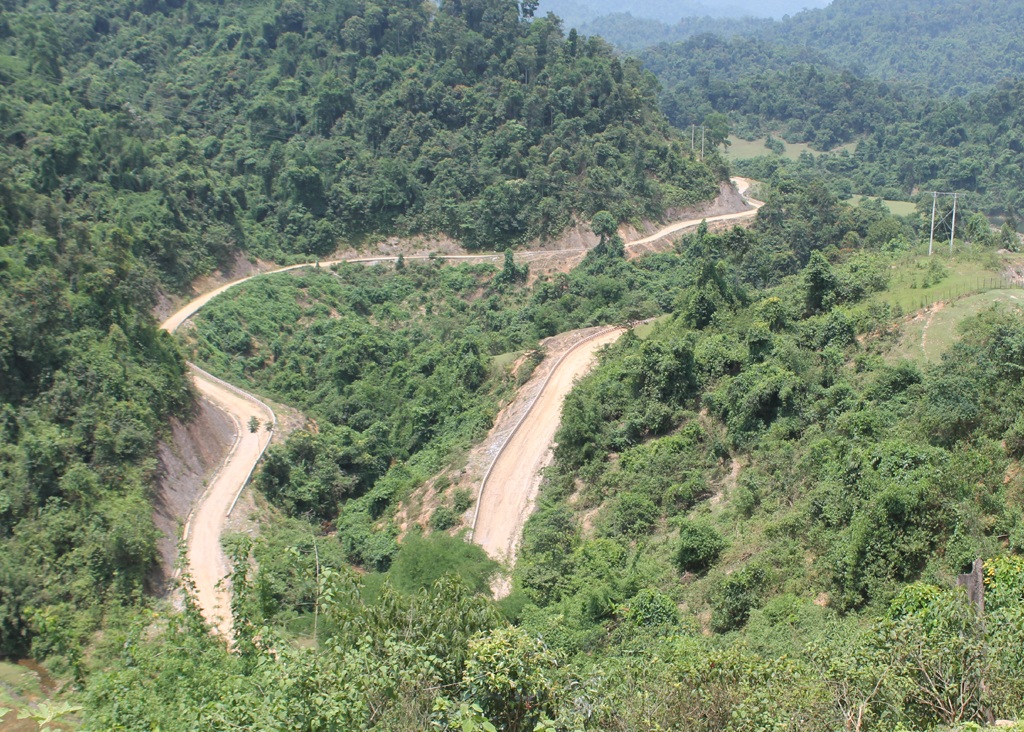 Gian nan đường vào bản “ngủ ngồi”