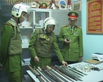 Đấu trí với kẻ đòi nợ bằng thuốc nổ - 2 Số vũ khí nóng thu được sau một vụ trấn áp tội phạm (Ảnh minh họa).