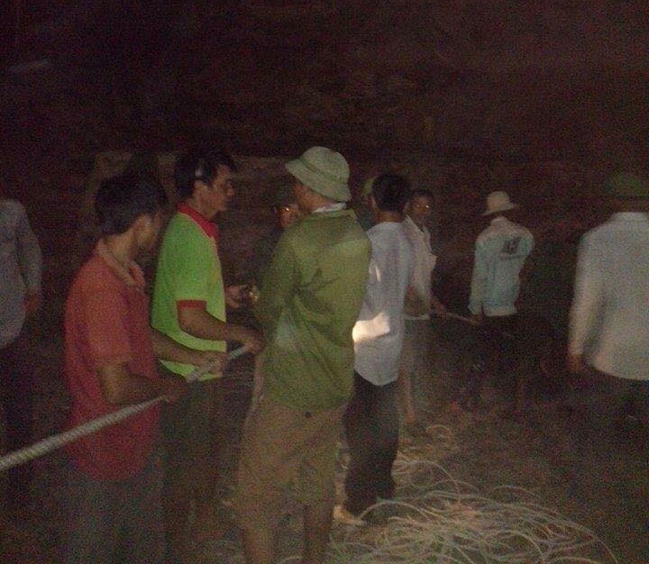 3 giờ vật lộn giải cứu người đàn ông bị rơi xuống hang sâu 70m - 4 Khu vực hang đá nơi nạn nhân bị rơi xuống.