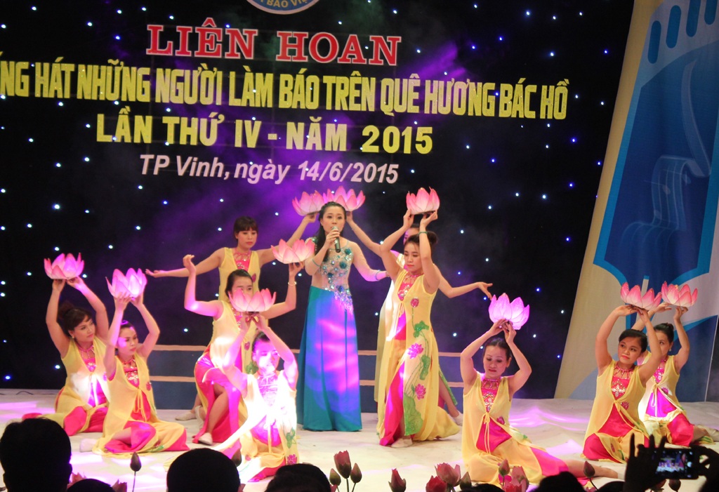 Tiết mục Đêm nghe hát đò đưa nhớ Bác của Báo Công an Nghệ An đạt giải Nhất thể loại đơn ca.