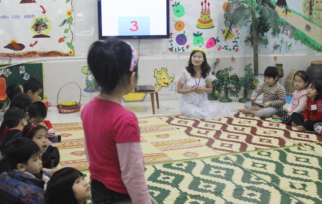 Chuyển giáo viên Tiểu học, THCS dạy mầm non: Lợi bất cập hại - 3 Giáo viên mầm non ngoài yêu nghề, mến trẻ phải có năng khiếu hát, múa, kể chuyện...