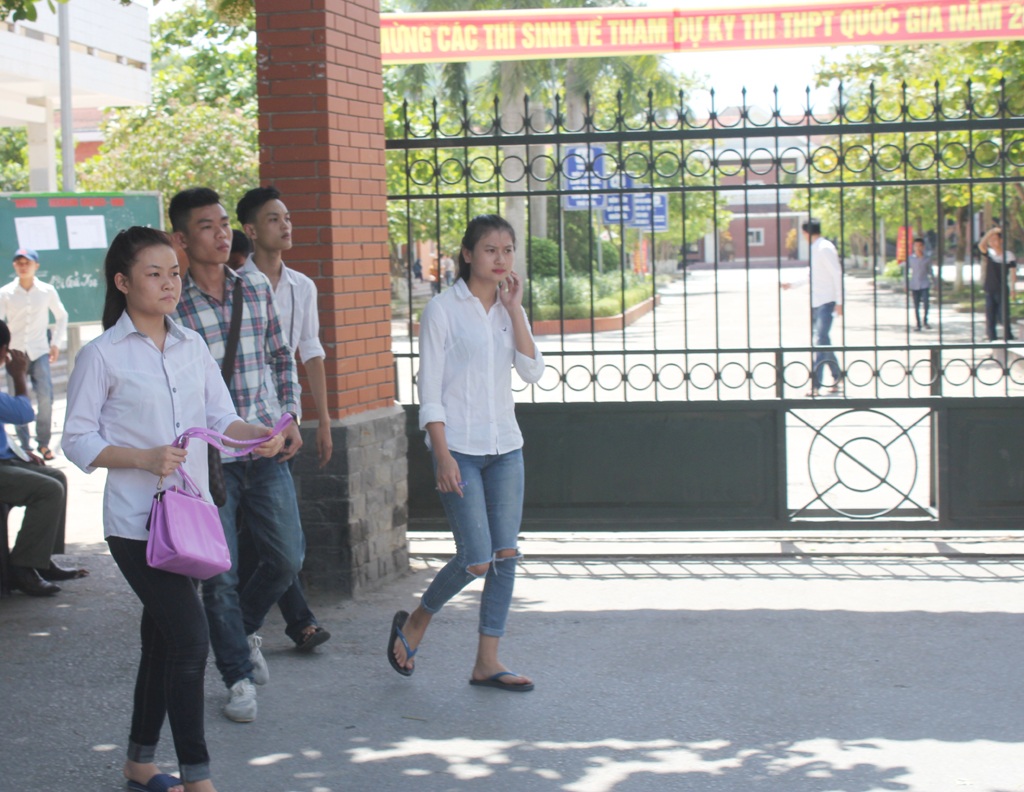 Trường Sa, Hoàng Sa vào đề Văn, thí sinh hào hứng vì làm được bài - 23 Thí sinh khá thoải mái sau khi hoàn thành bài thi môn Văn.